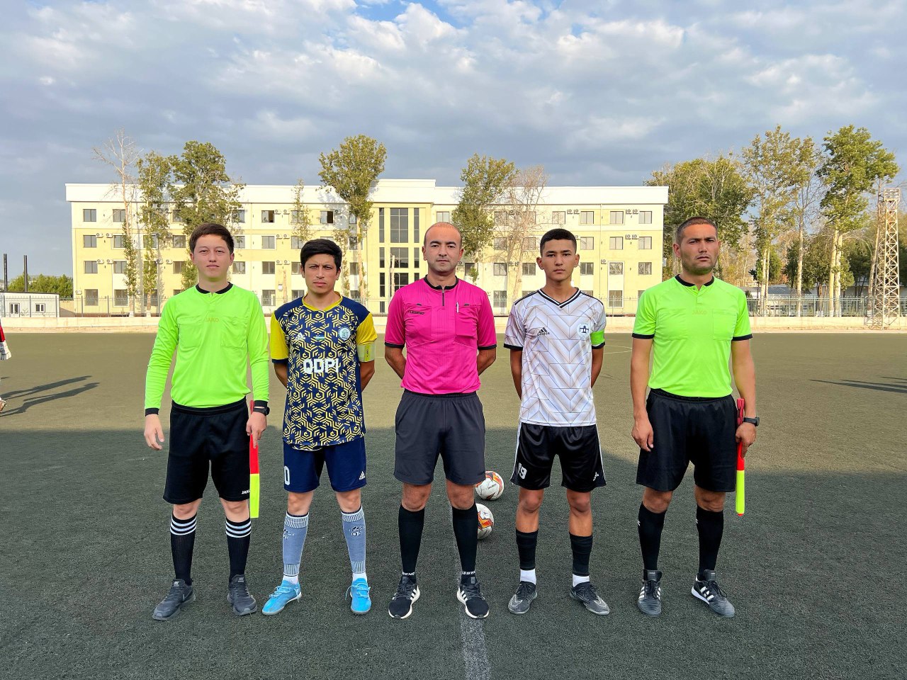 "QDU" Football Team Achieves a Confident Victory