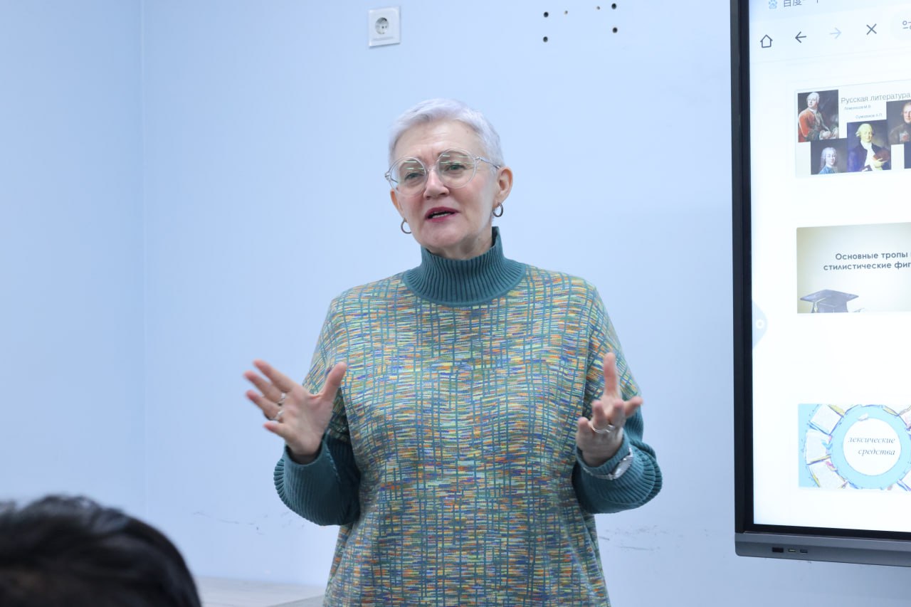 Russian Professor Conducts Lectures at Kokand State University