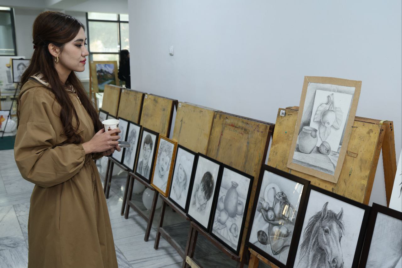 The Breath of Autumn in Art: A Creative Student Exhibition Held
