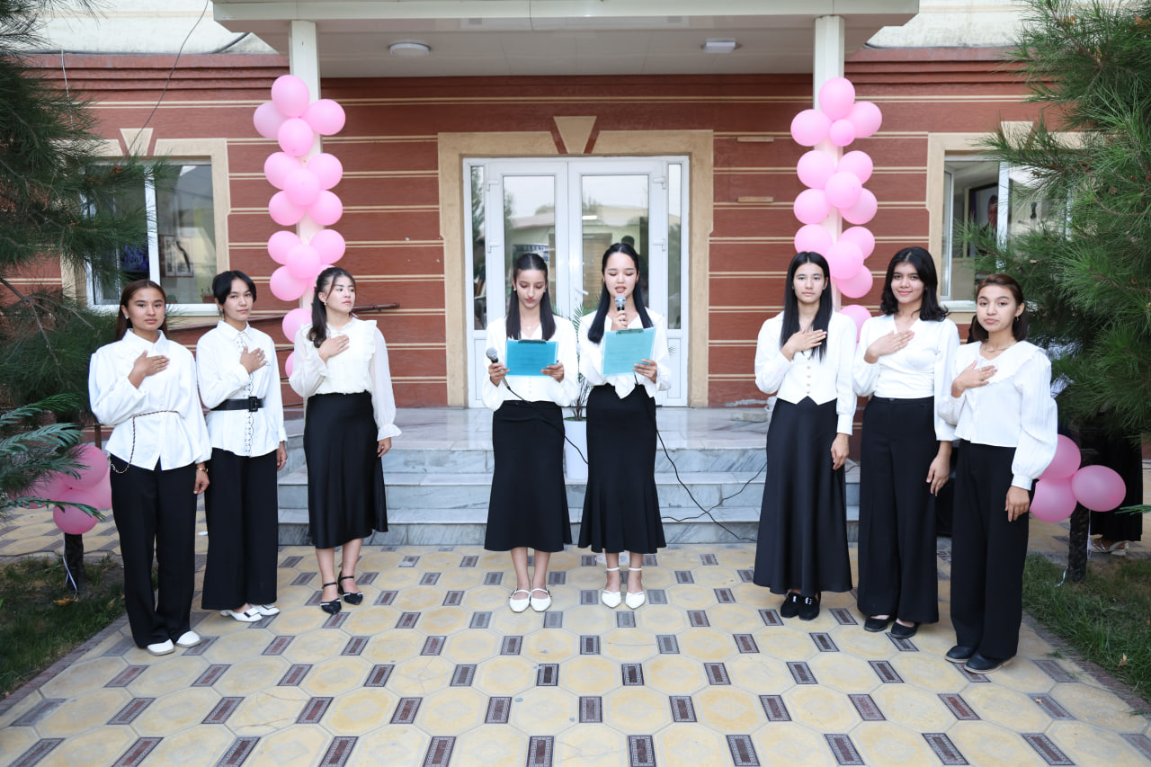“Respect for Teachers” event held in the student dormitory